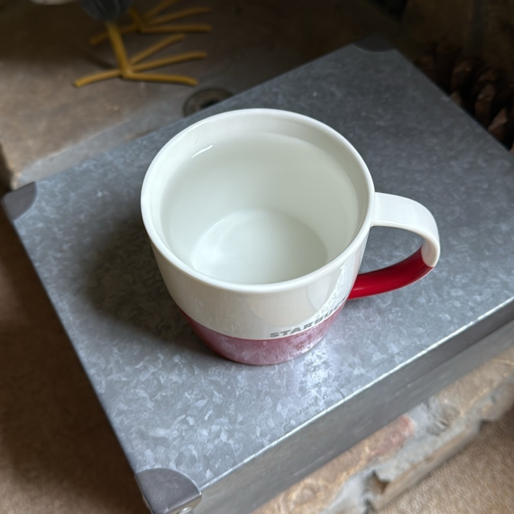 Starbucks (2011) Red/White 16 Oz. Mug - Picture 5 of 5